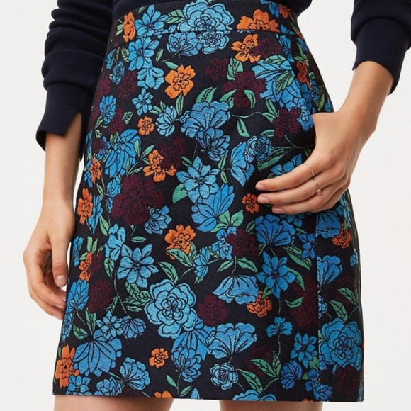 LOFT Floral Mini Skirt with Pockets! - Picture 3 of 3
